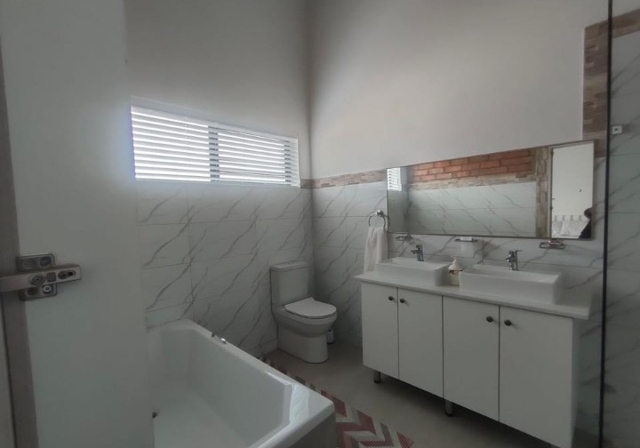 4 Bedroom Property for Sale in Noorsekloof Eastern Cape